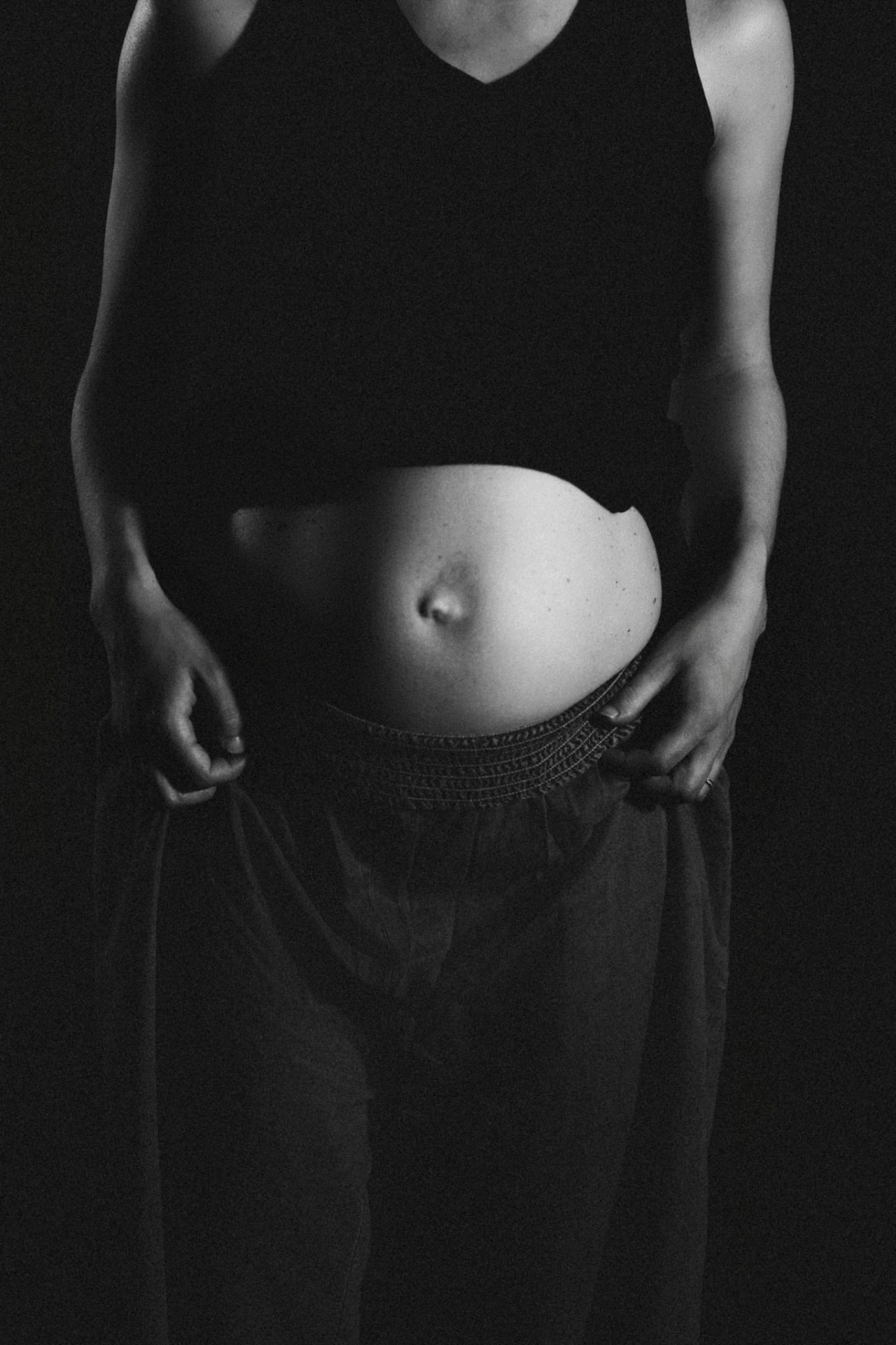 Fotografía en blanco y negro de un torso